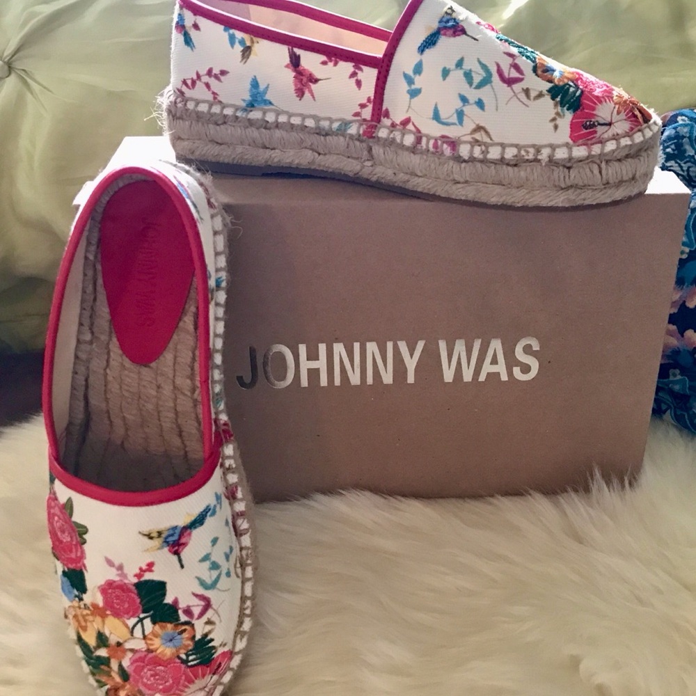 NIB 🌸JOHNNY WAS 🌸EMBROIDERED HUMMINGBIRD ANDRA ESPADRILLES SHOES
